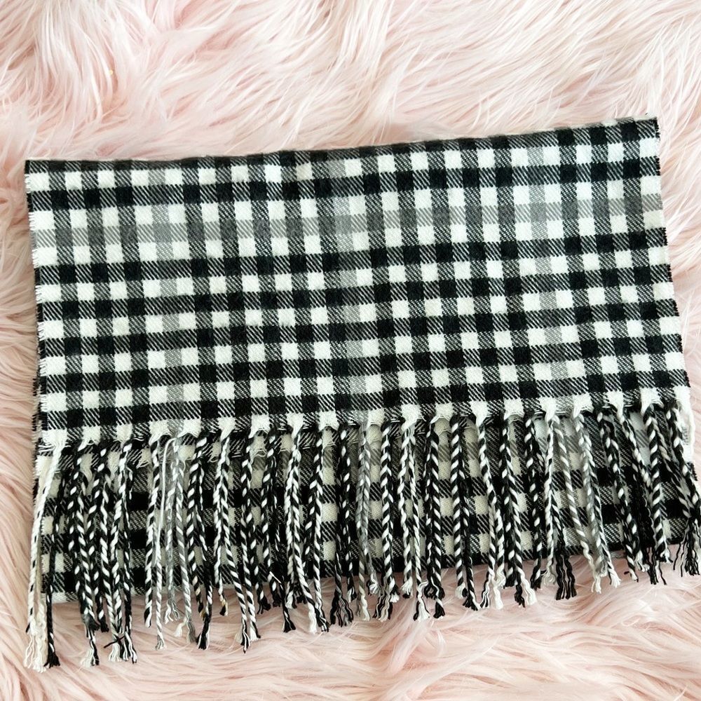 Plaid fringe scarf